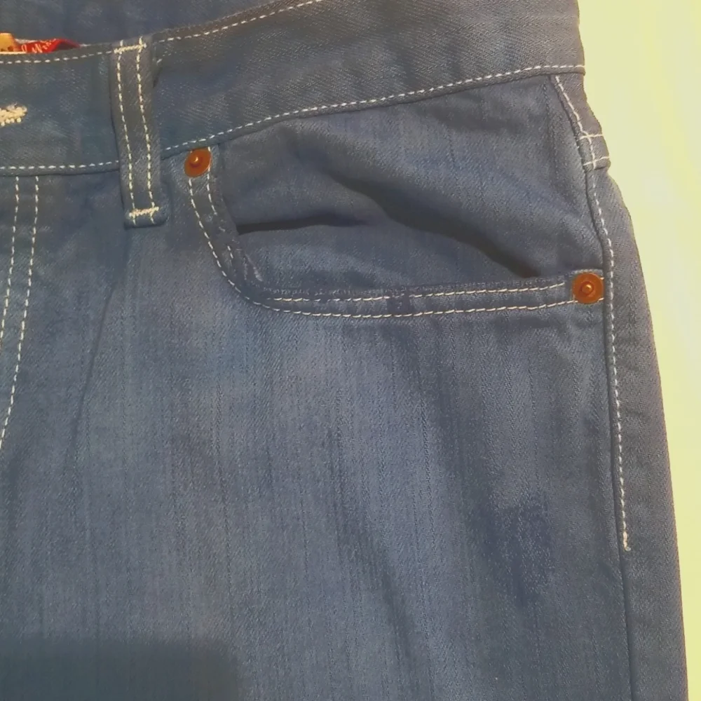 Lucky Brand crop jeans By Gene Montesano Size 6/28. Royal blue Slightly stressed